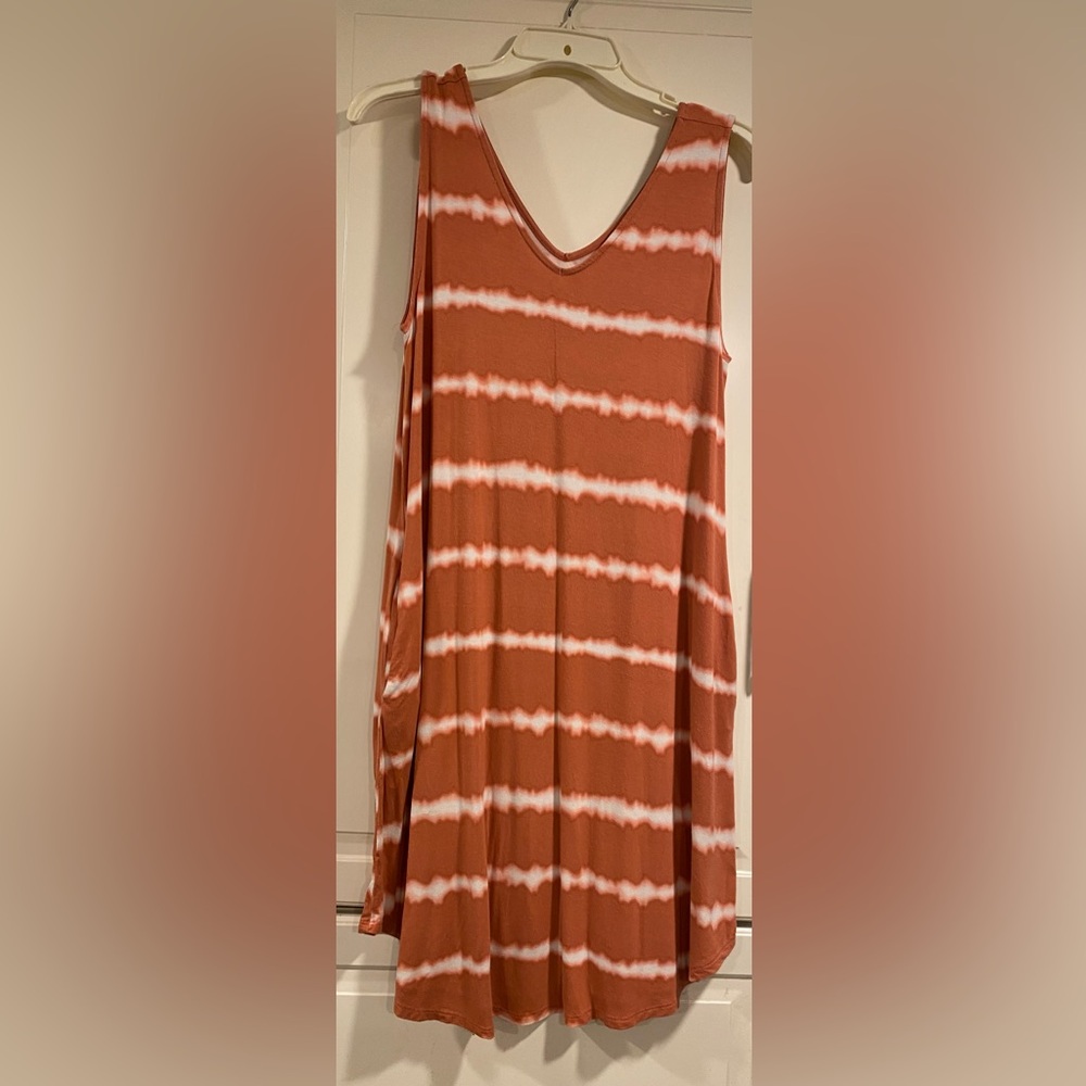 EUC Maurice’s pink and White Sleeveless Dress wish pockets size small